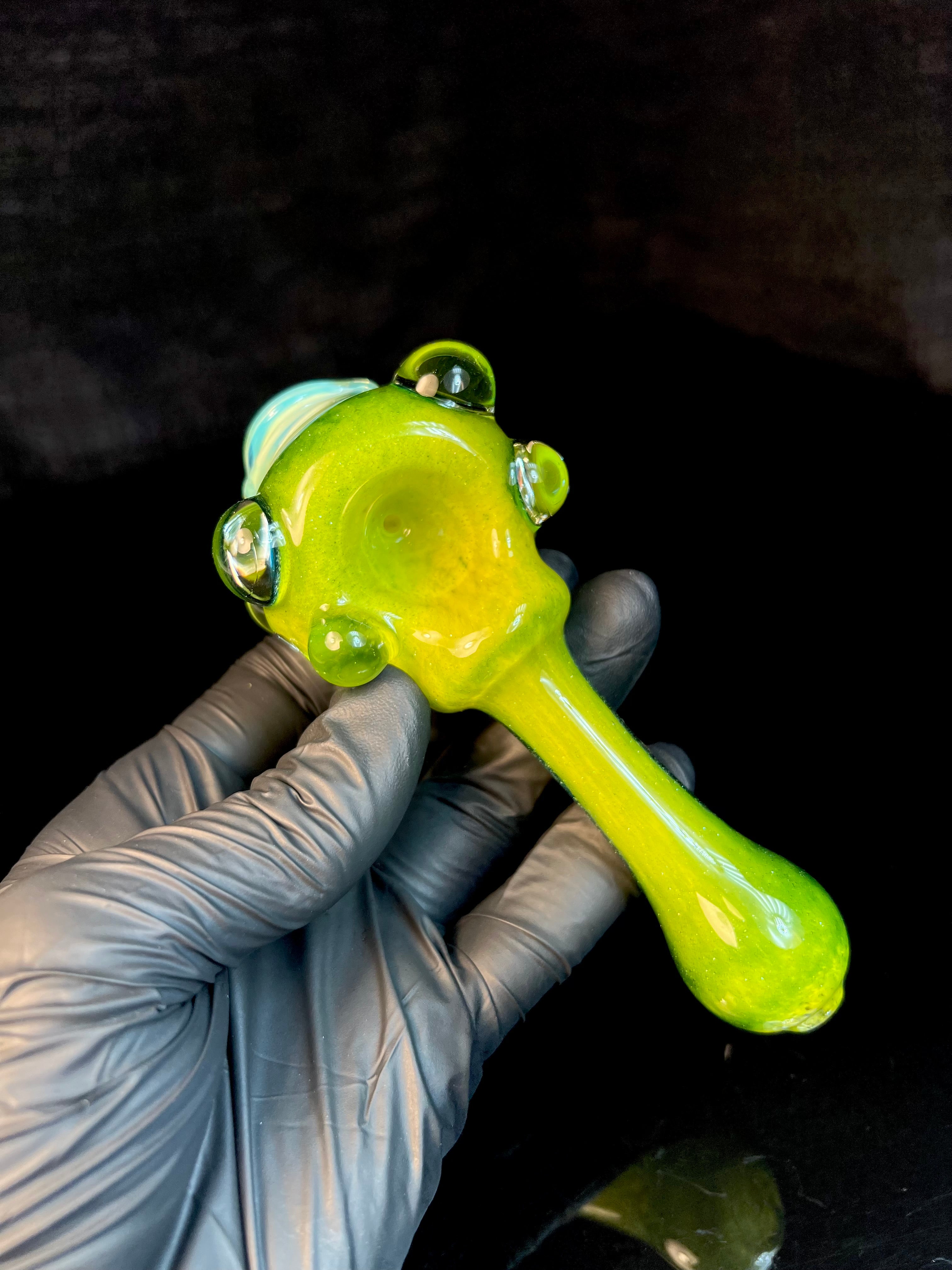 Dandelion eyeball pipe