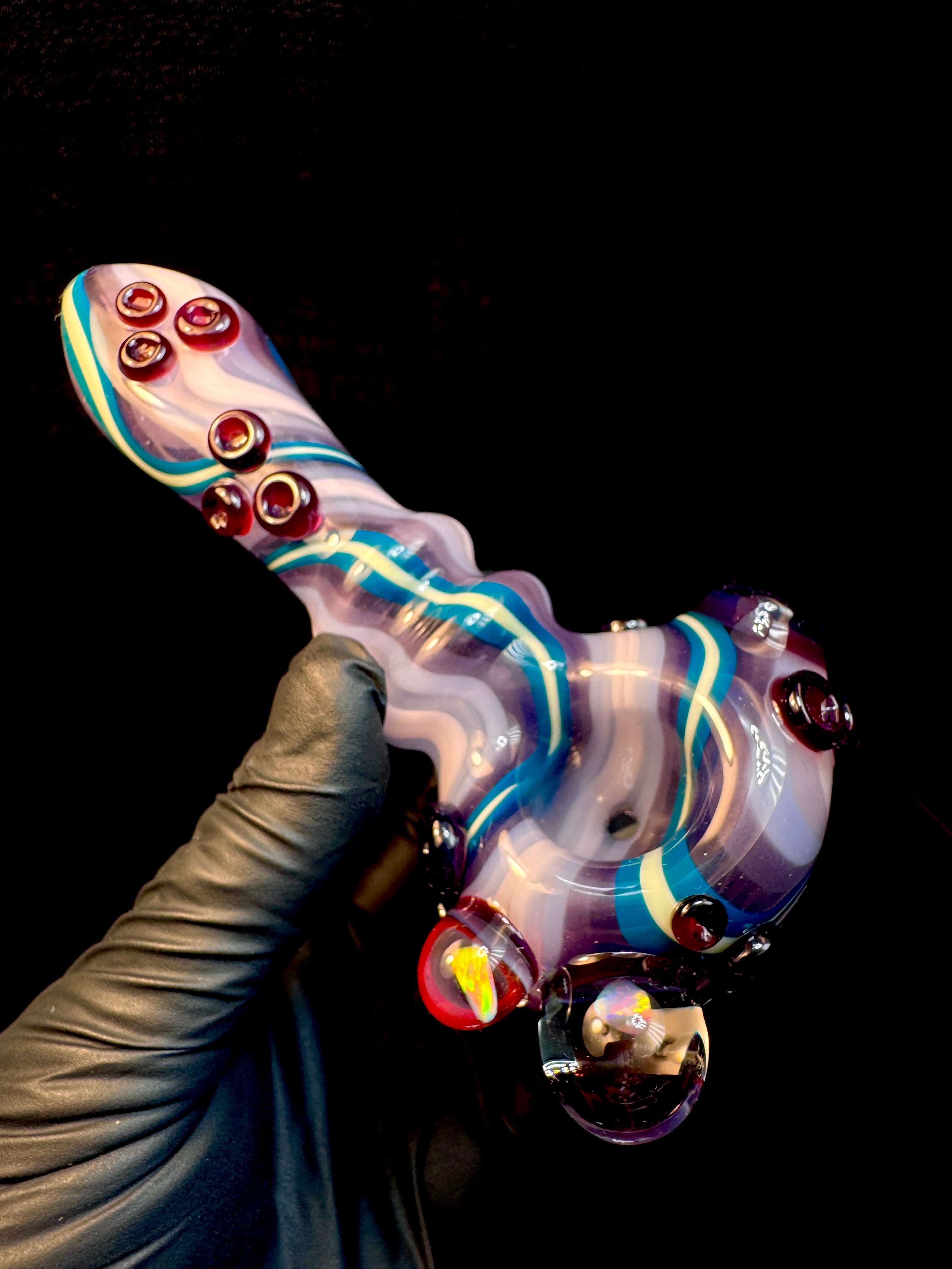 Twisted opal pipe
