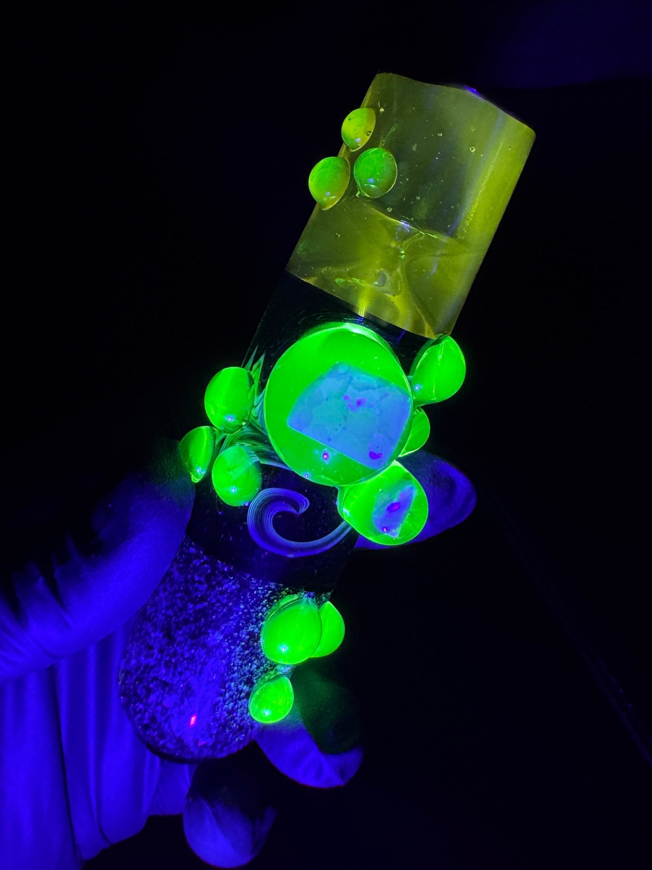 Black Light wigwag opal chillum