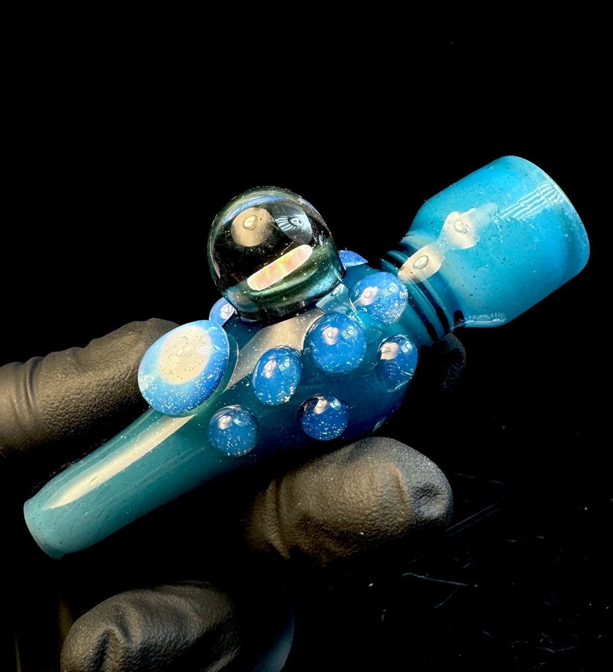 Polvo de estrellas azul sobre ópalo blanco frío