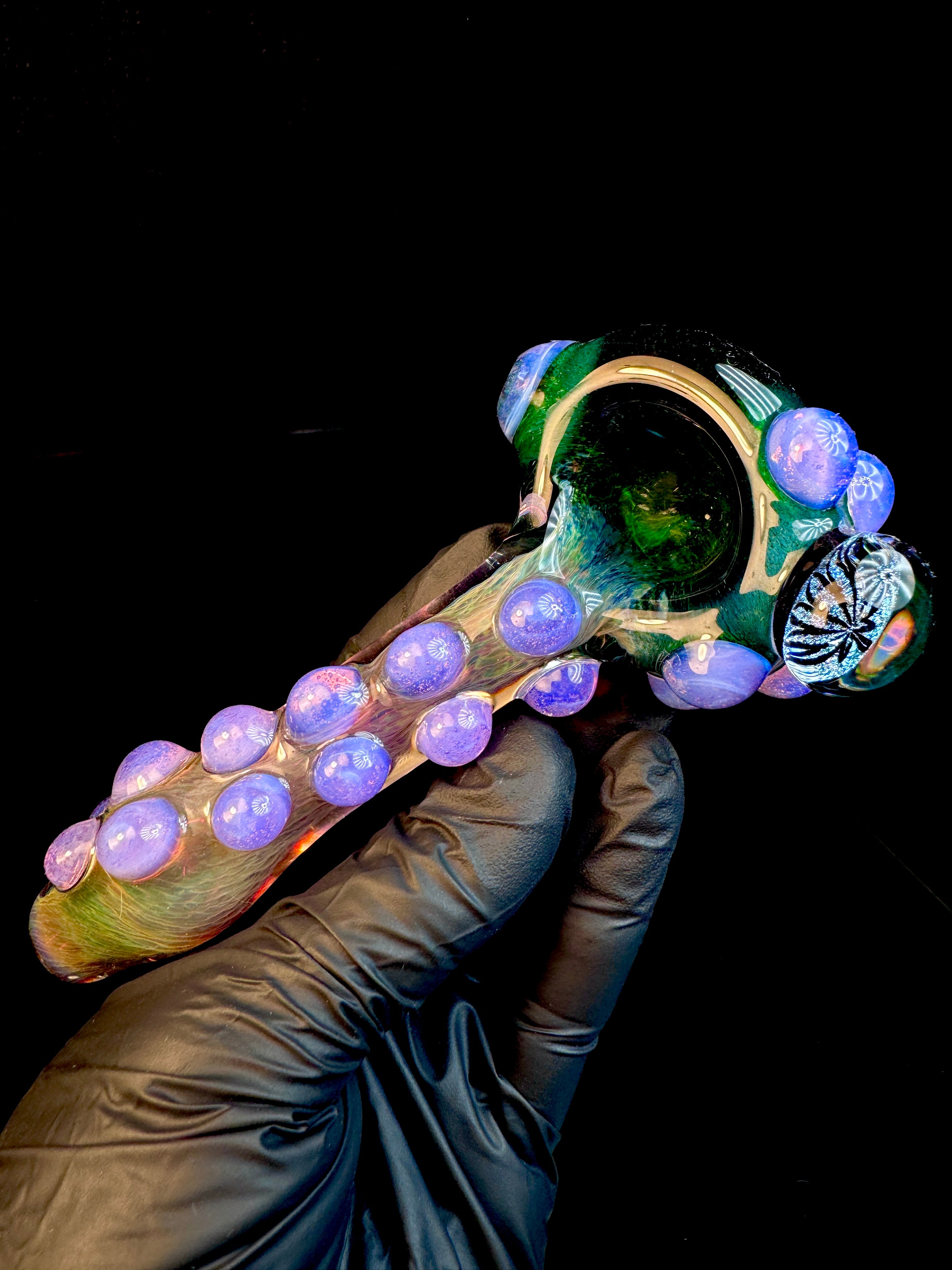 Dichroic weed pipe