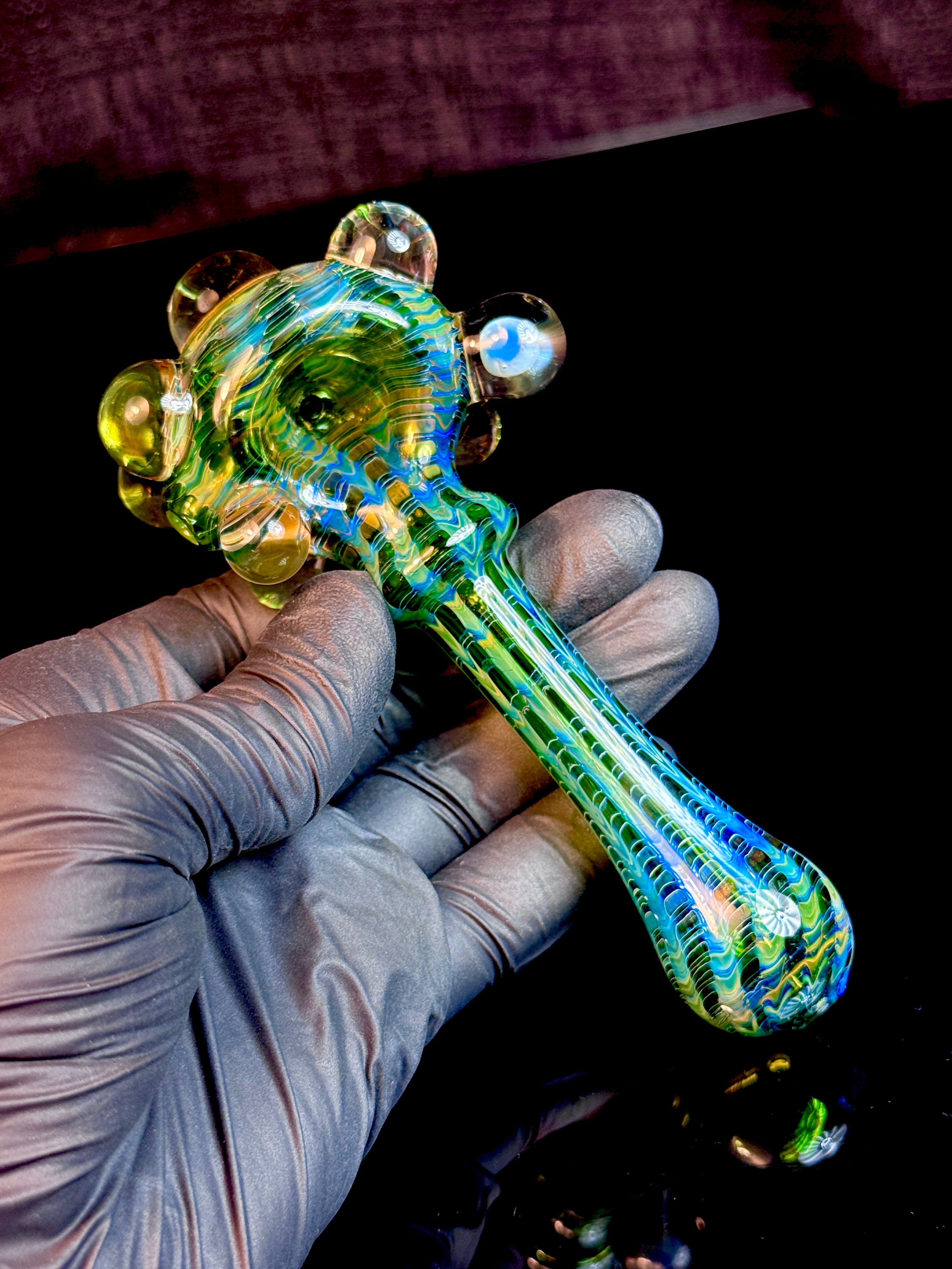 Dark web mushroom pipe