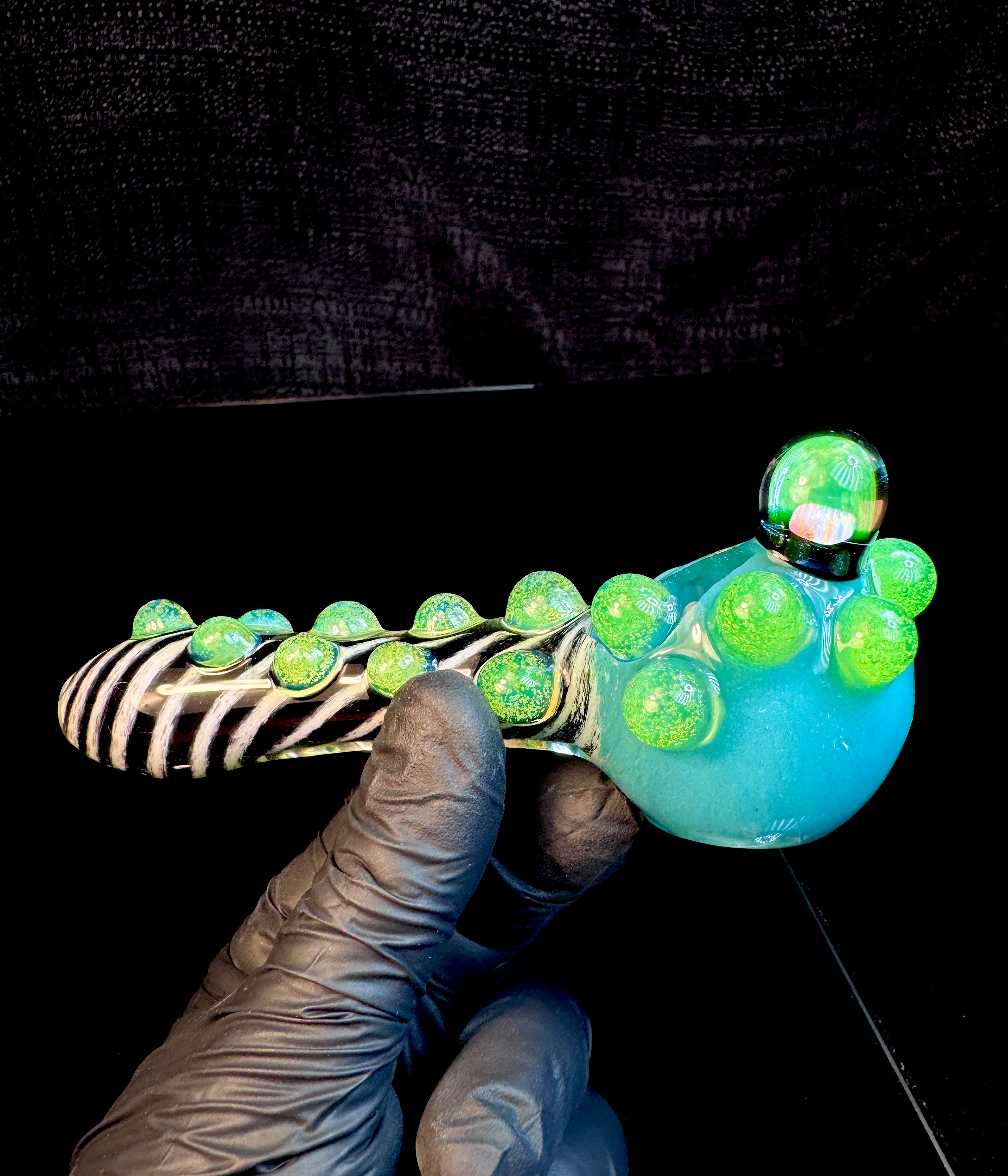 Aqua x Star white/jet black striped opal pipe