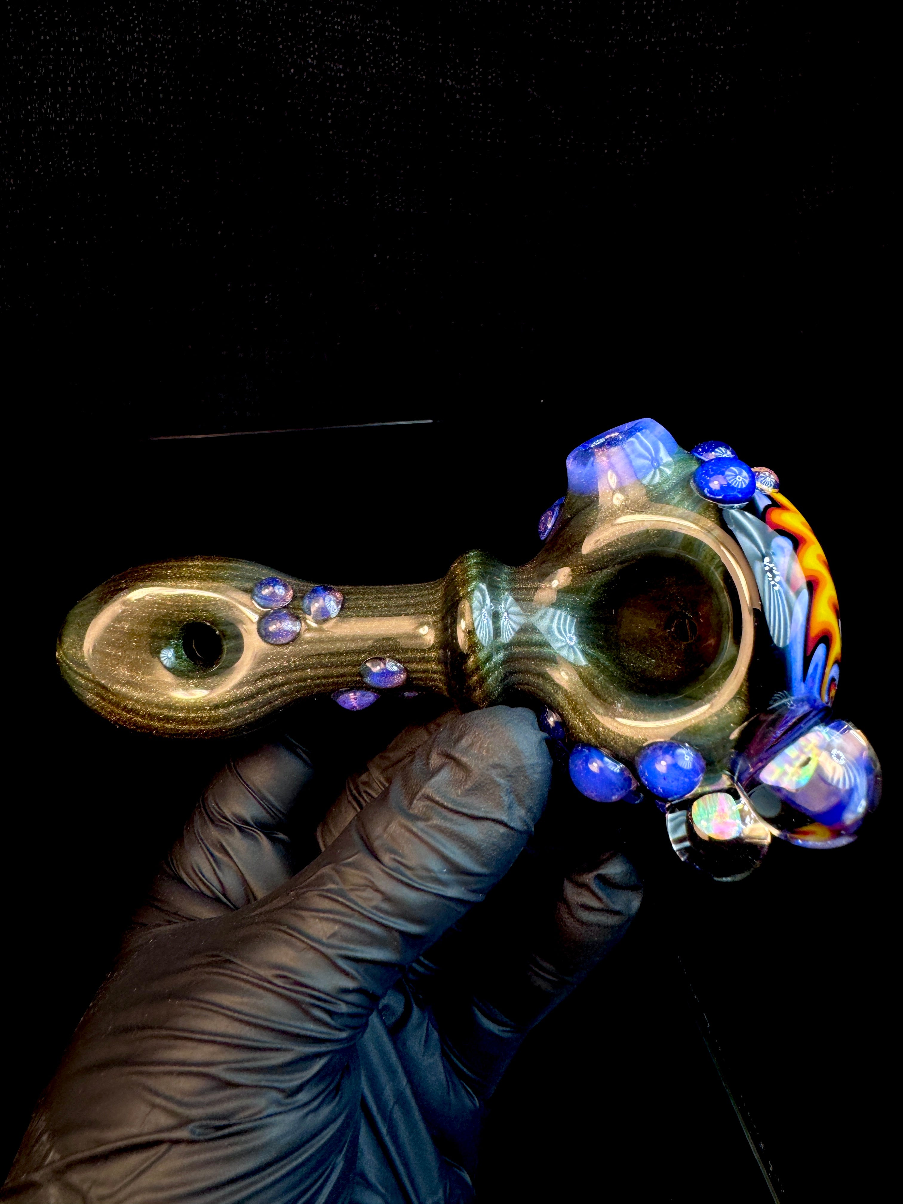 Dichroic wigwag opal pipe