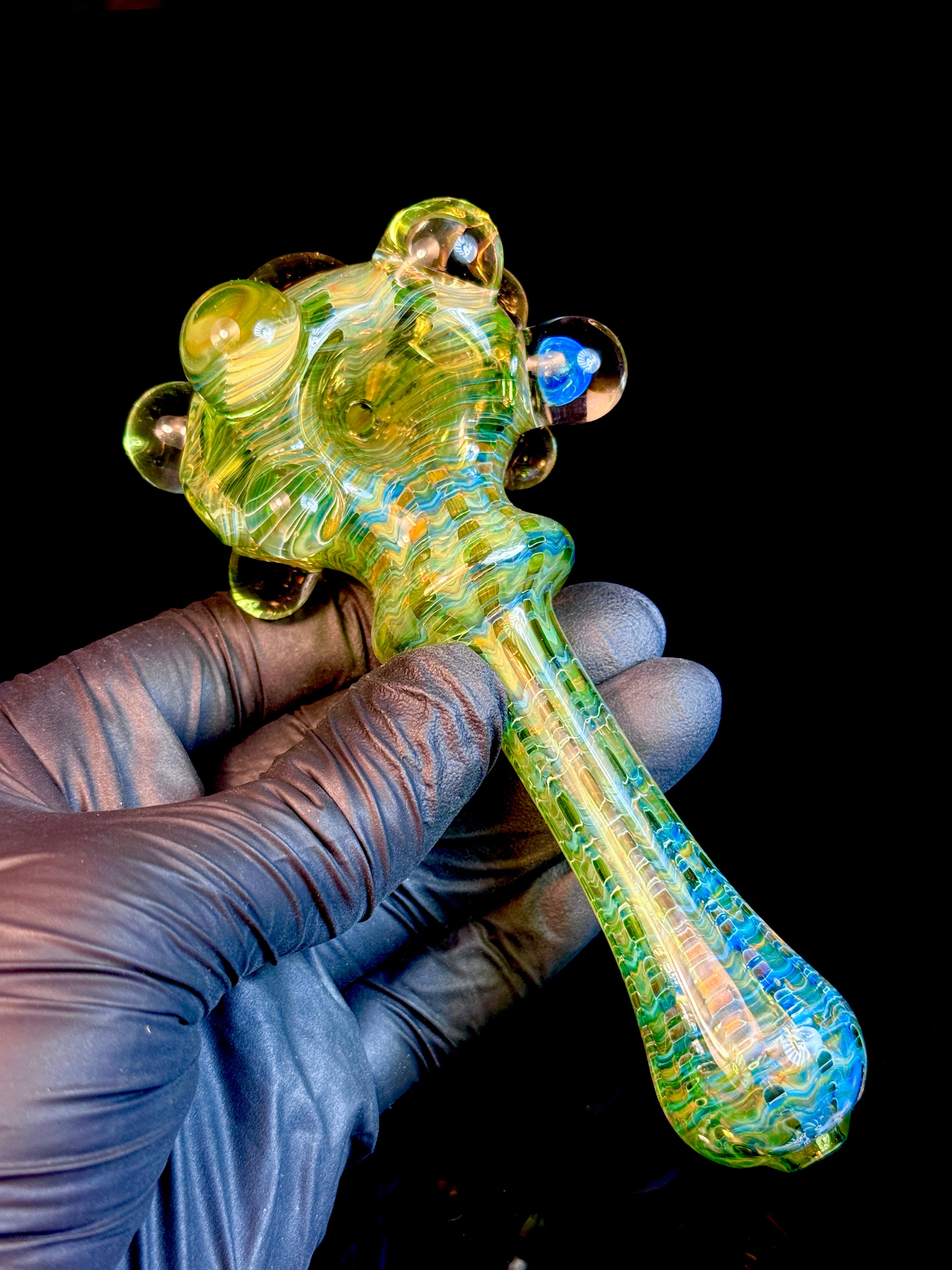 Dark web mushroom pipe