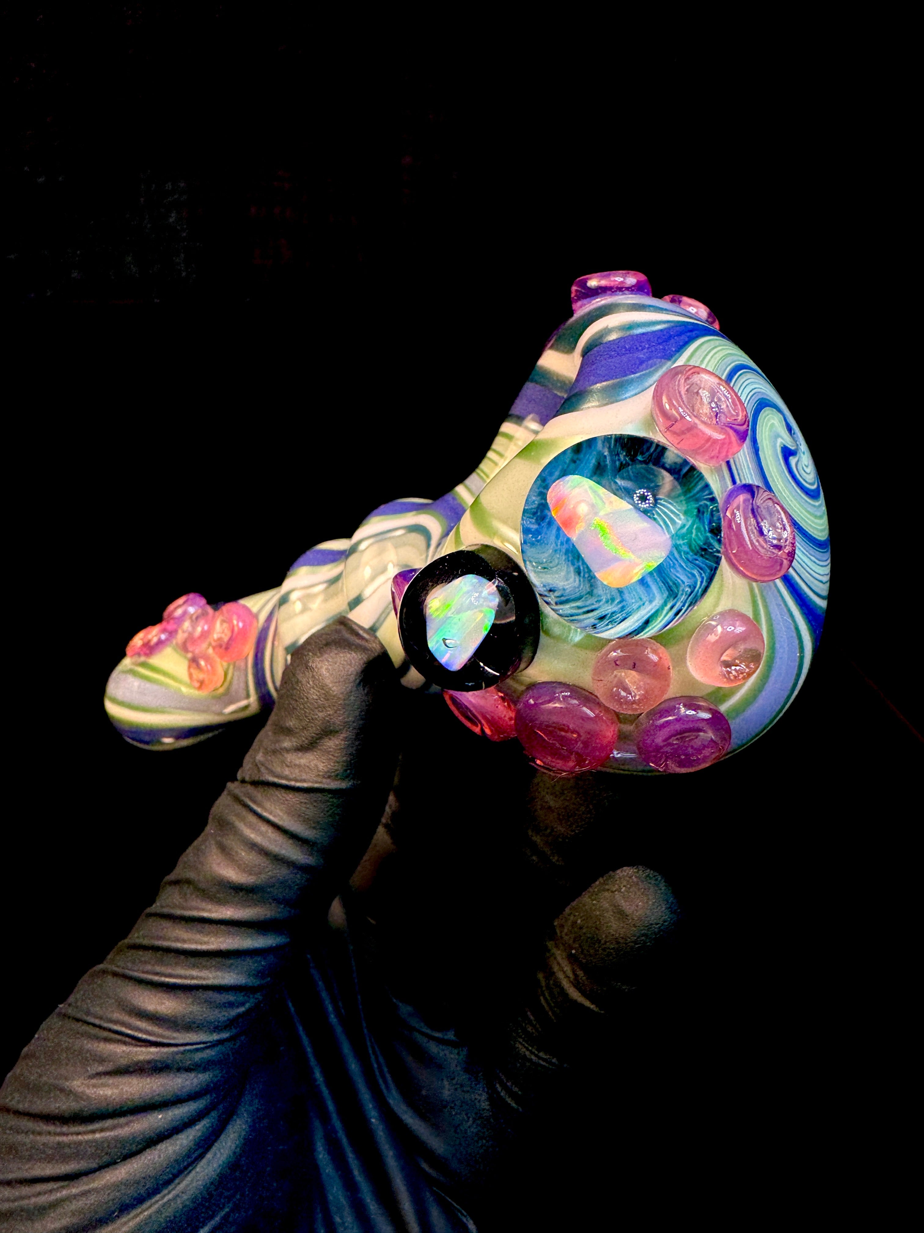 Twisted opal pipe