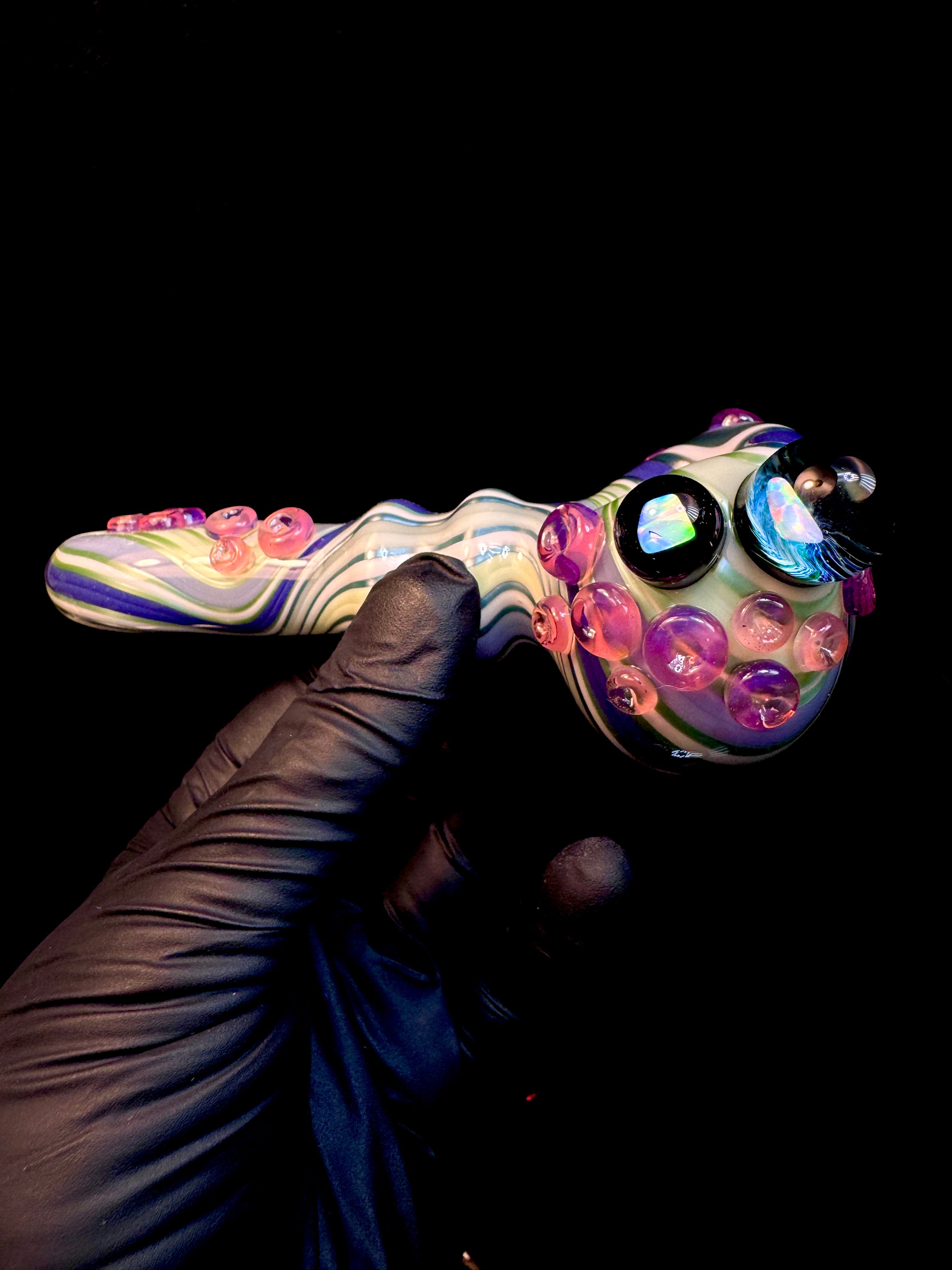 Twisted opal pipe