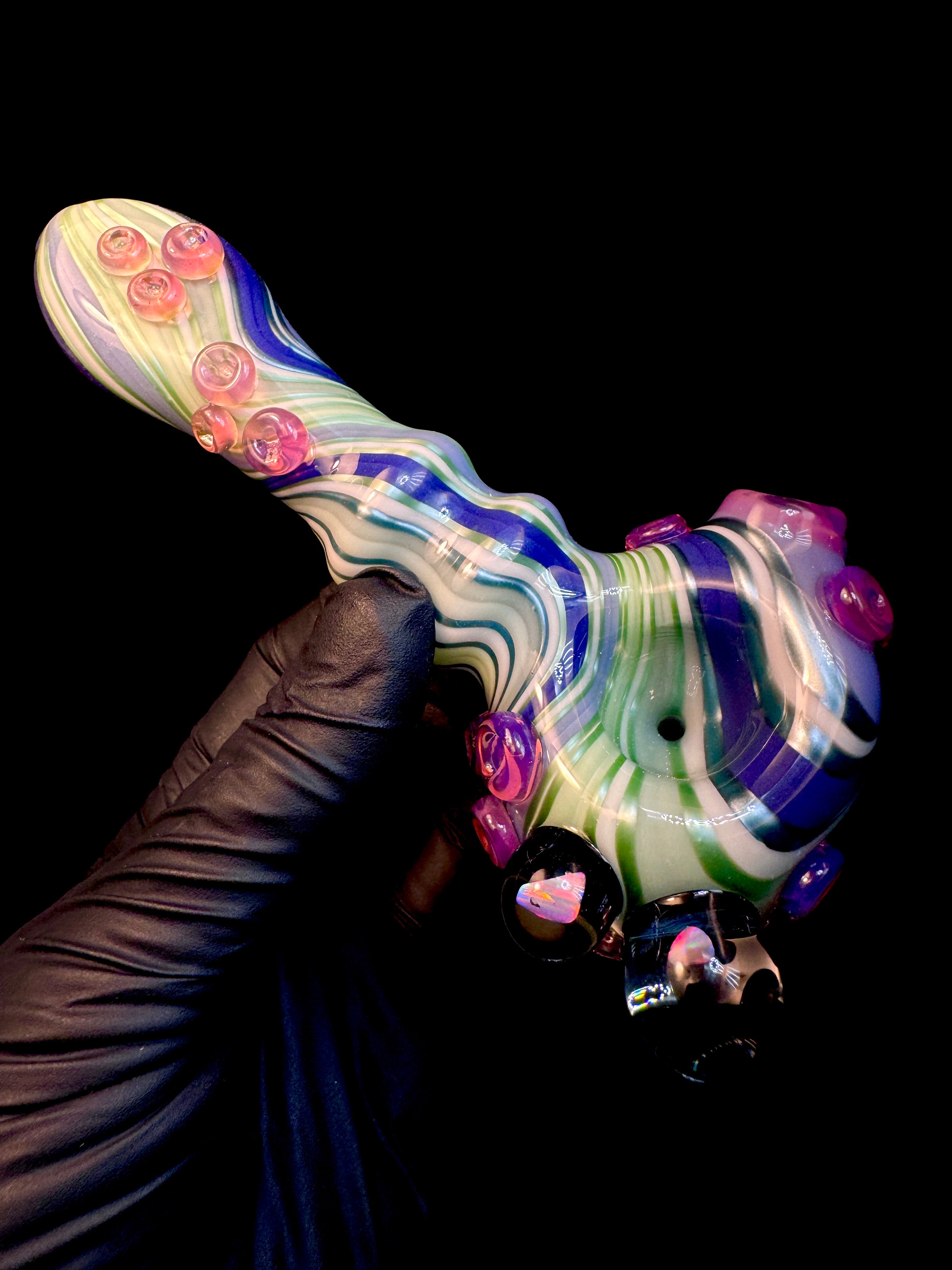 Twisted opal pipe